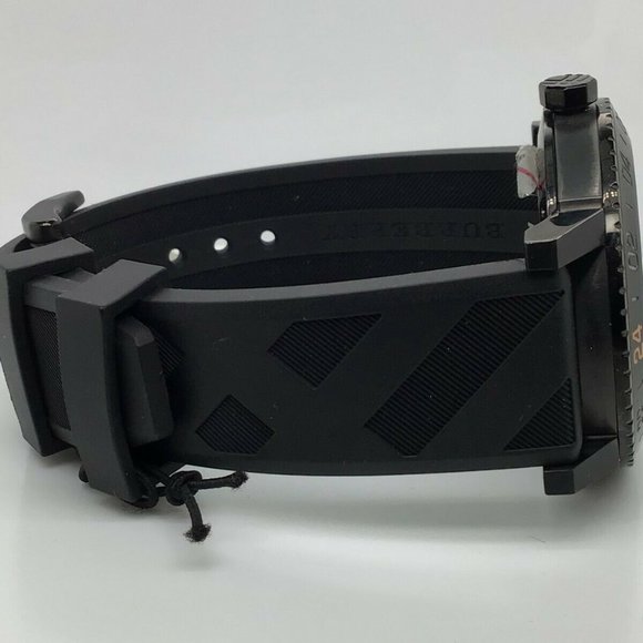 NWT BURBERRY THE NEW CITY GMT BLACK SILICONE WATCH - Picture 6 of 6